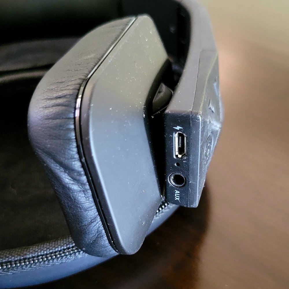 Outdoor Tech Bluetooth Wireless Headphones Tuis Black Folding Over the Ear - Picture 5 of 7